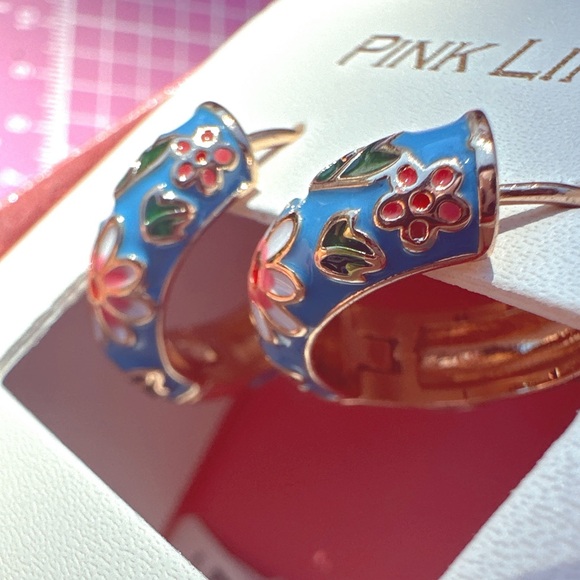 Pink linen clip on earrings blue gold tone flower loop LEAD SAFE NICKEL FREE NIB - Picture 5 of 10